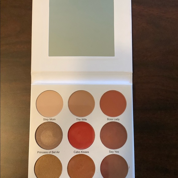 Brand New~#GIVE THEM LALA BEAUTY~EYESHADOW PALETTE - Picture 2 of 6